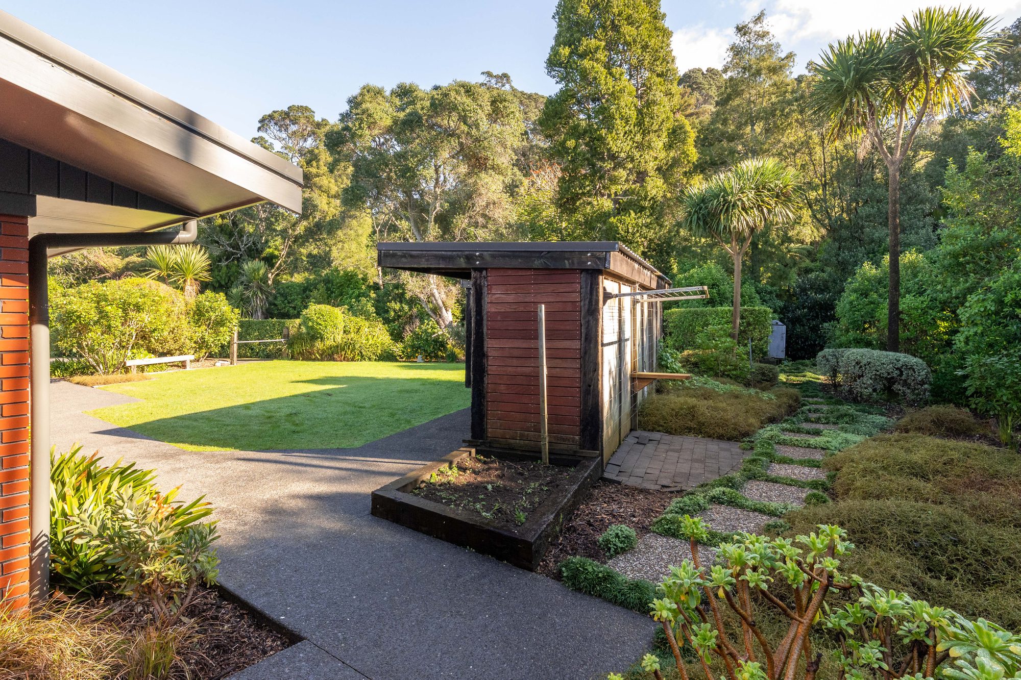 Outdoor living at 2 West Street, photograph 5.